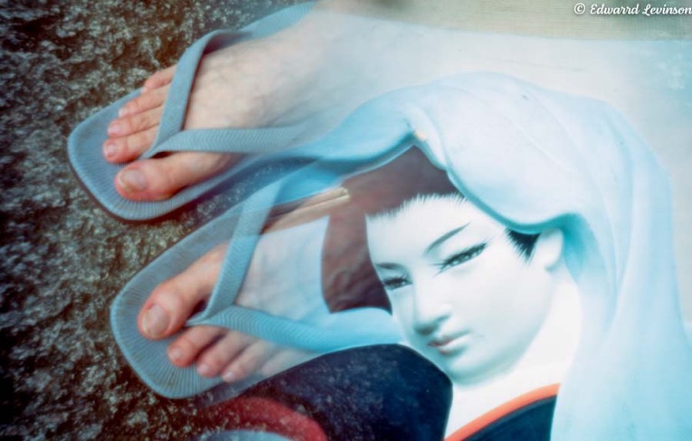 zori bare feet and lady 001